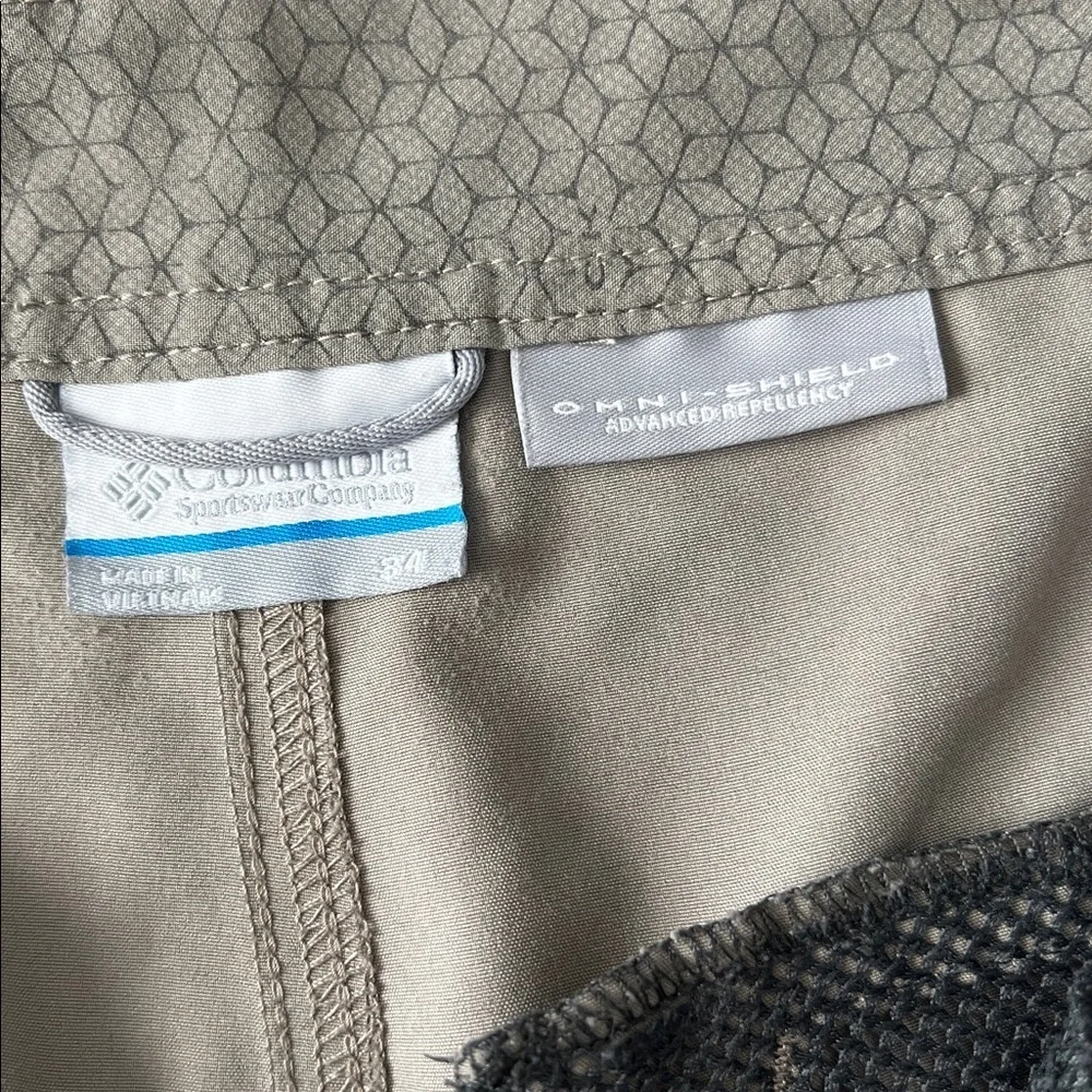 Columbia Omnishield Flat Front Khaki Short Size 34